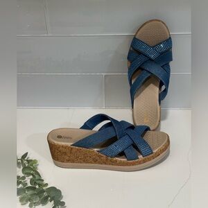 Brand New Women's Bzees Reign Wedge Slide Sandal Size 8 Blue Lightweight Comfy